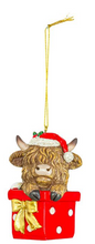 Load image into Gallery viewer, BUCKET OR GIFT BOX HIGHLAND COW ORNAMENT
