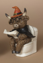 Load image into Gallery viewer, HALLOWEEN HIGHLAND COW SITTING &amp; READING
