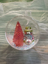 Load image into Gallery viewer, SNOWMAN ORNAMENT - GLASS SISAL
