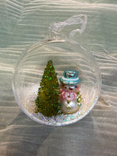 Load image into Gallery viewer, SNOWMAN ORNAMENT - GLASS SISAL
