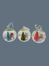 Load image into Gallery viewer, SNOWMAN ORNAMENT - GLASS SISAL
